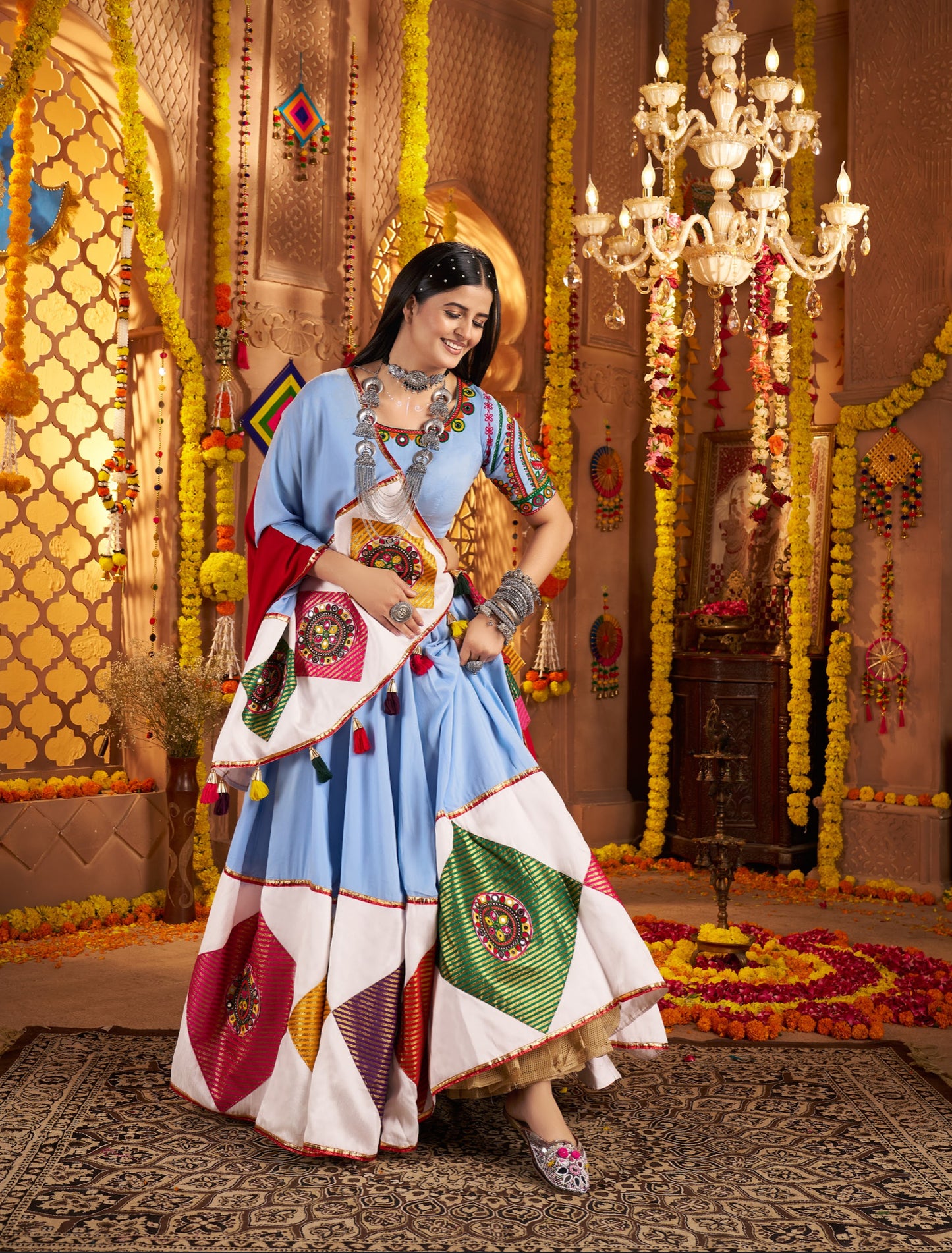 Lehenga de célébration Navratri bleu ciel en viscose coton avec patchwork et travail de miroirs