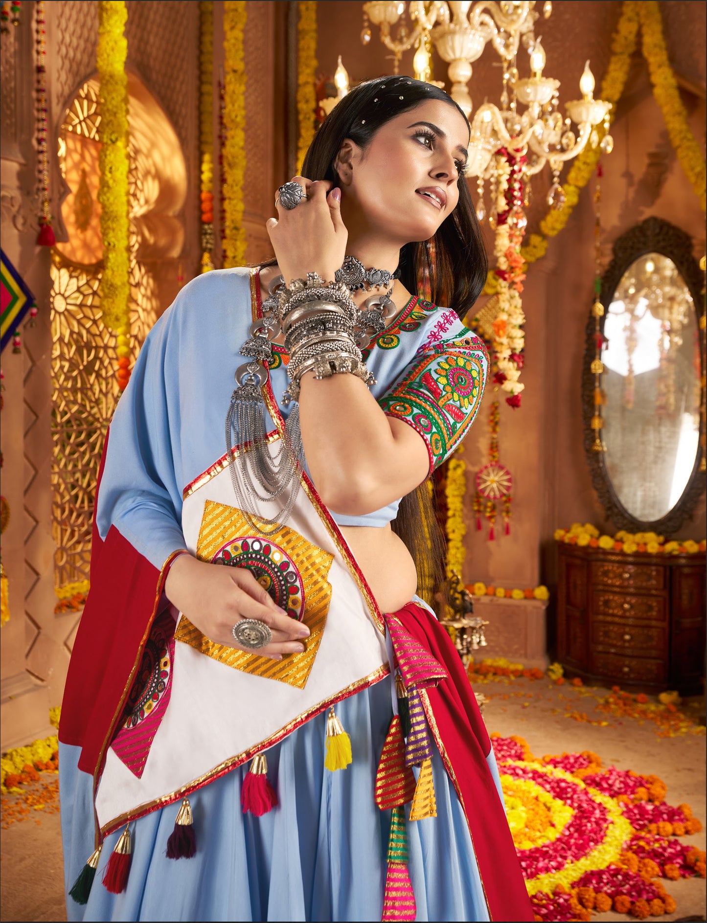 Lehenga de célébration Navratri bleu ciel en viscose coton avec patchwork et travail de miroirs