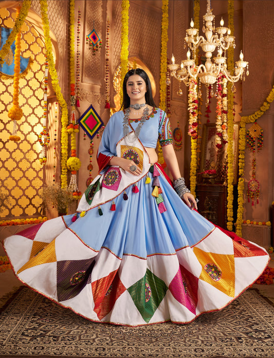 Lehenga de célébration Navratri bleu ciel en viscose coton avec patchwork et travail de miroirs