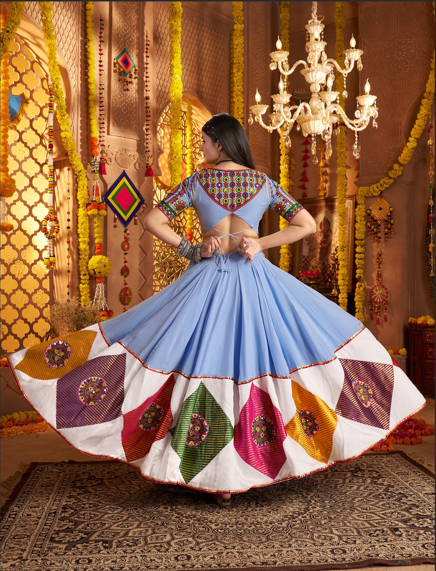 Lehenga de célébration Navratri bleu ciel en viscose coton avec patchwork et travail de miroirs