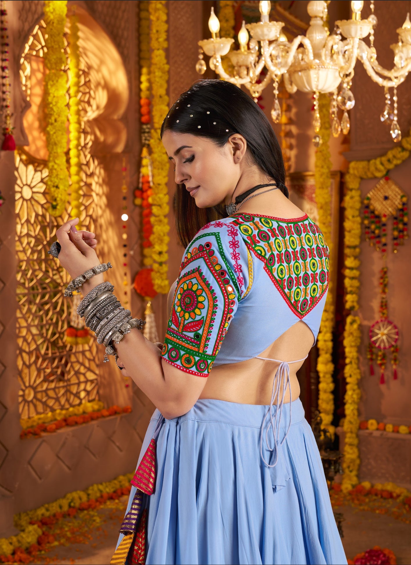 Lehenga de célébration Navratri bleu ciel en viscose coton avec patchwork et travail de miroirs
