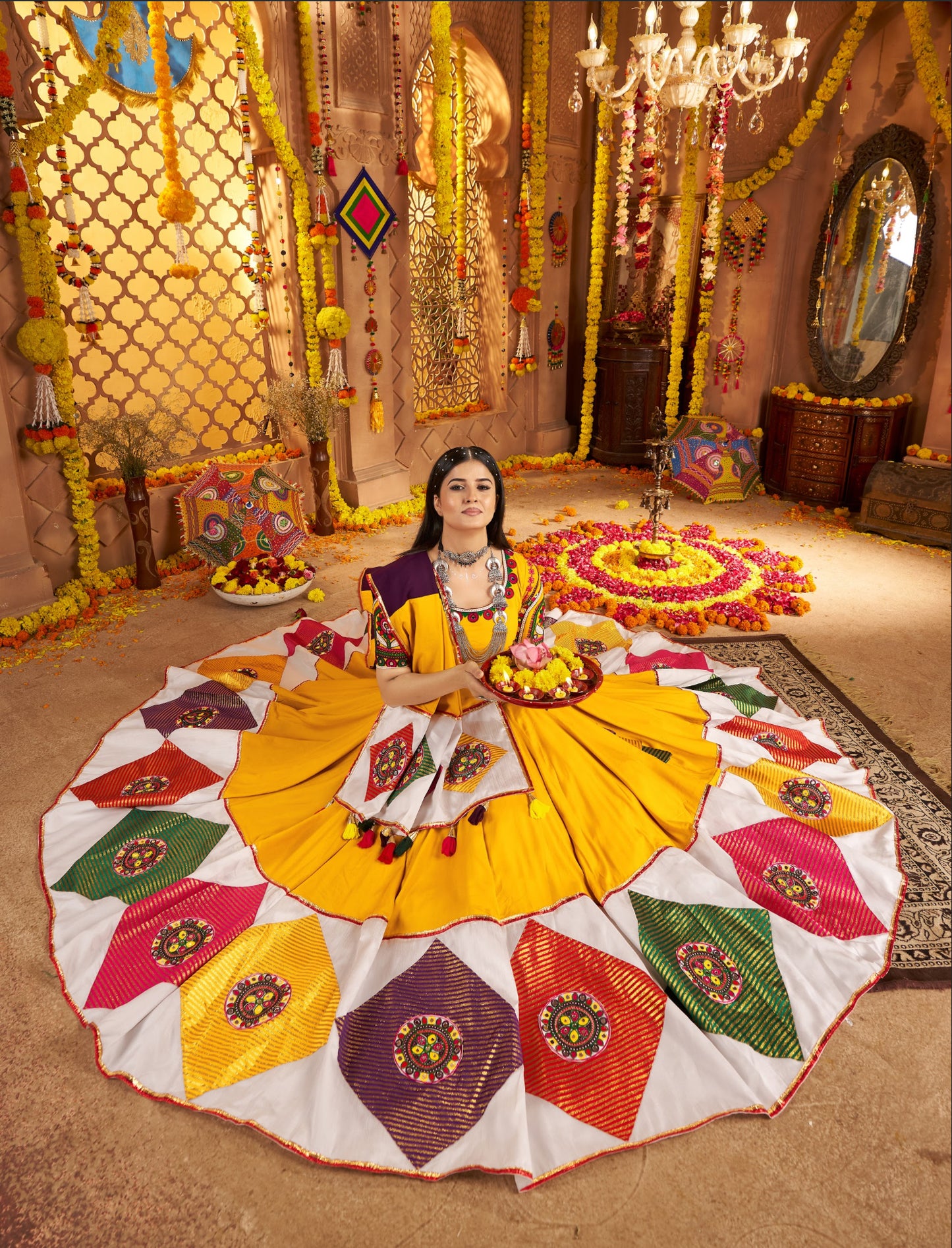 Lehenga de célébration Navratri jaune en viscose coton avec patchwork et travail de miroirs