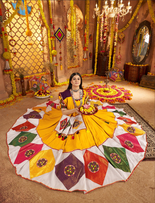 Lehenga de célébration Navratri jaune en viscose coton avec patchwork et travail de miroirs