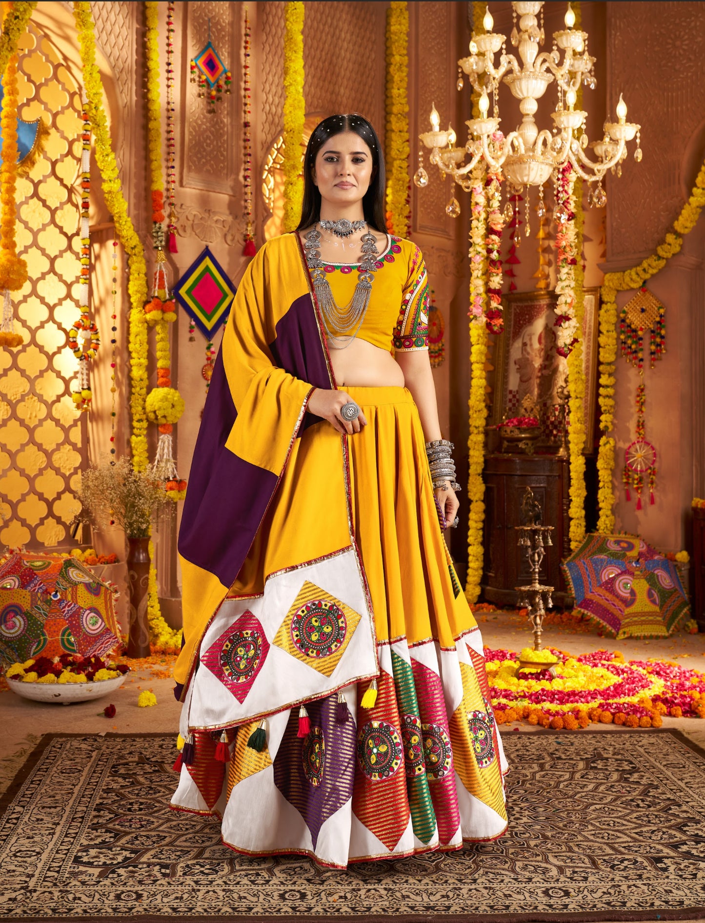 Lehenga de célébration Navratri jaune en viscose coton avec patchwork et travail de miroirs