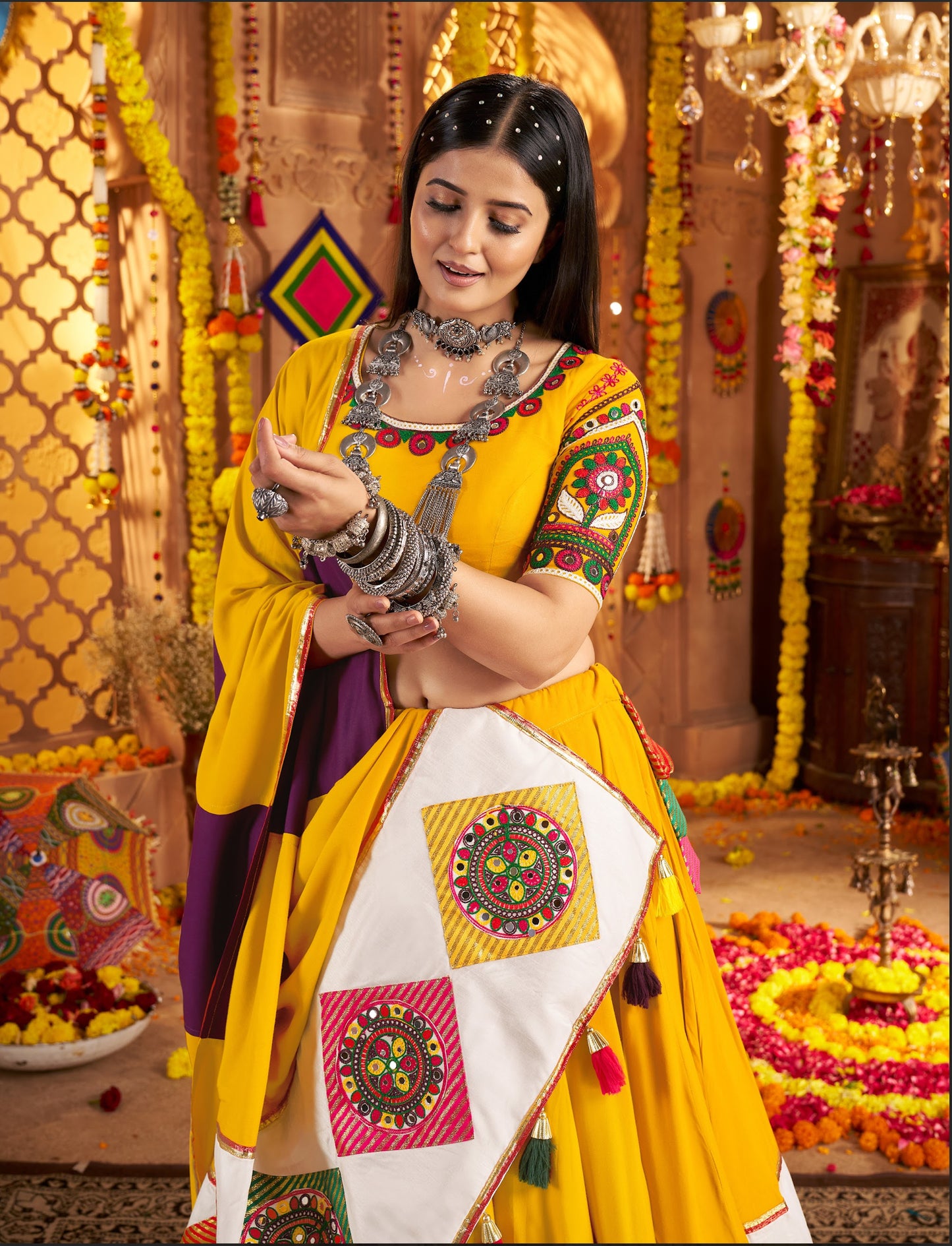 Lehenga de célébration Navratri jaune en viscose coton avec patchwork et travail de miroirs