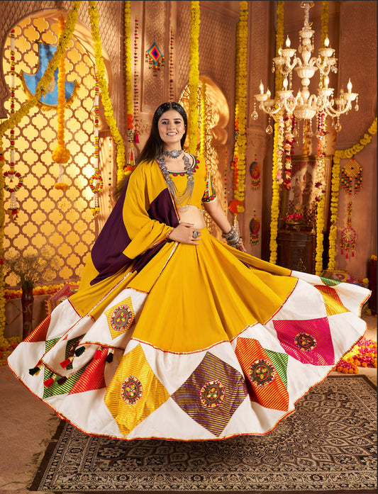 Lehenga de célébration Navratri jaune en viscose coton avec patchwork et travail de miroirs
