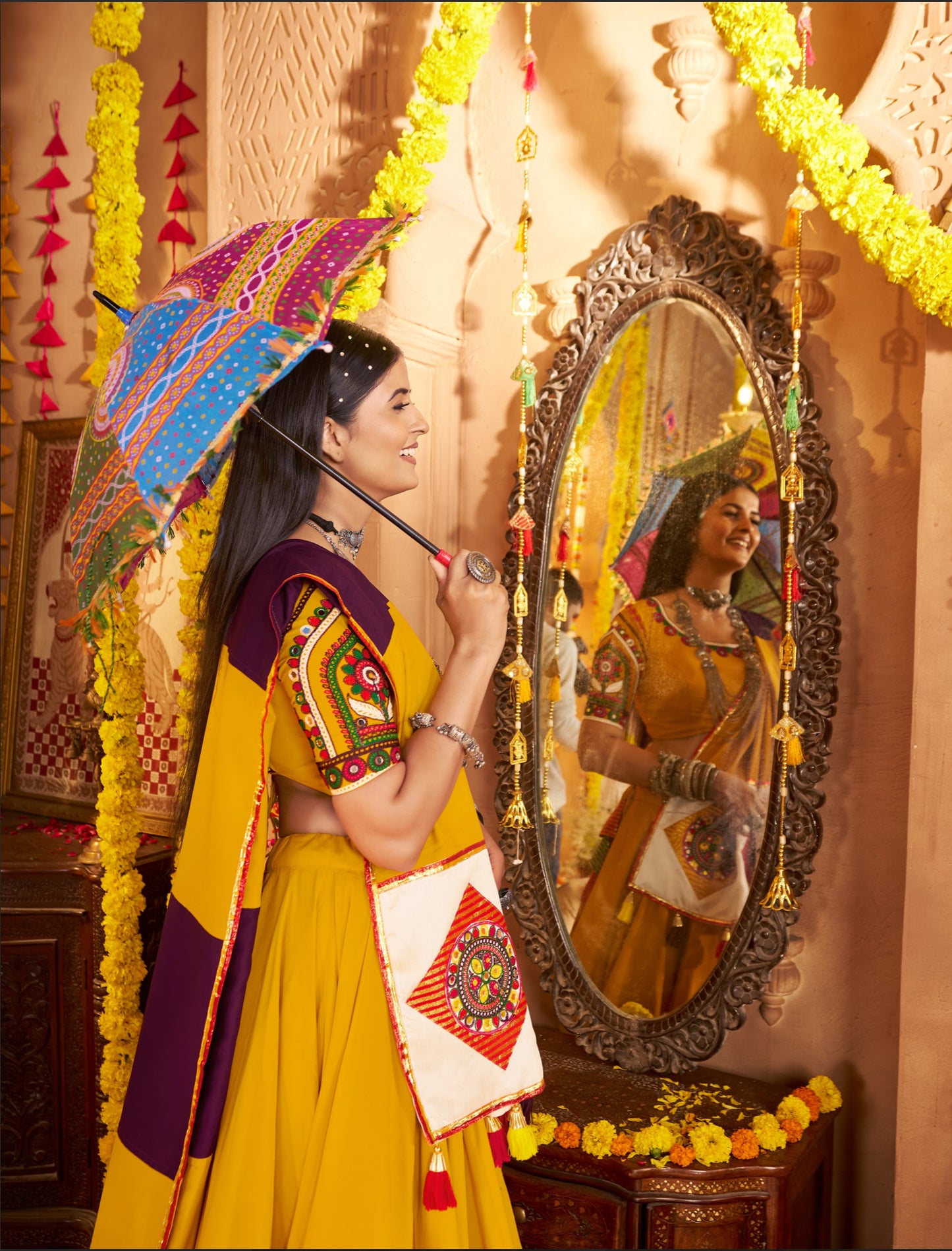 Lehenga de célébration Navratri jaune en viscose coton avec patchwork et travail de miroirs