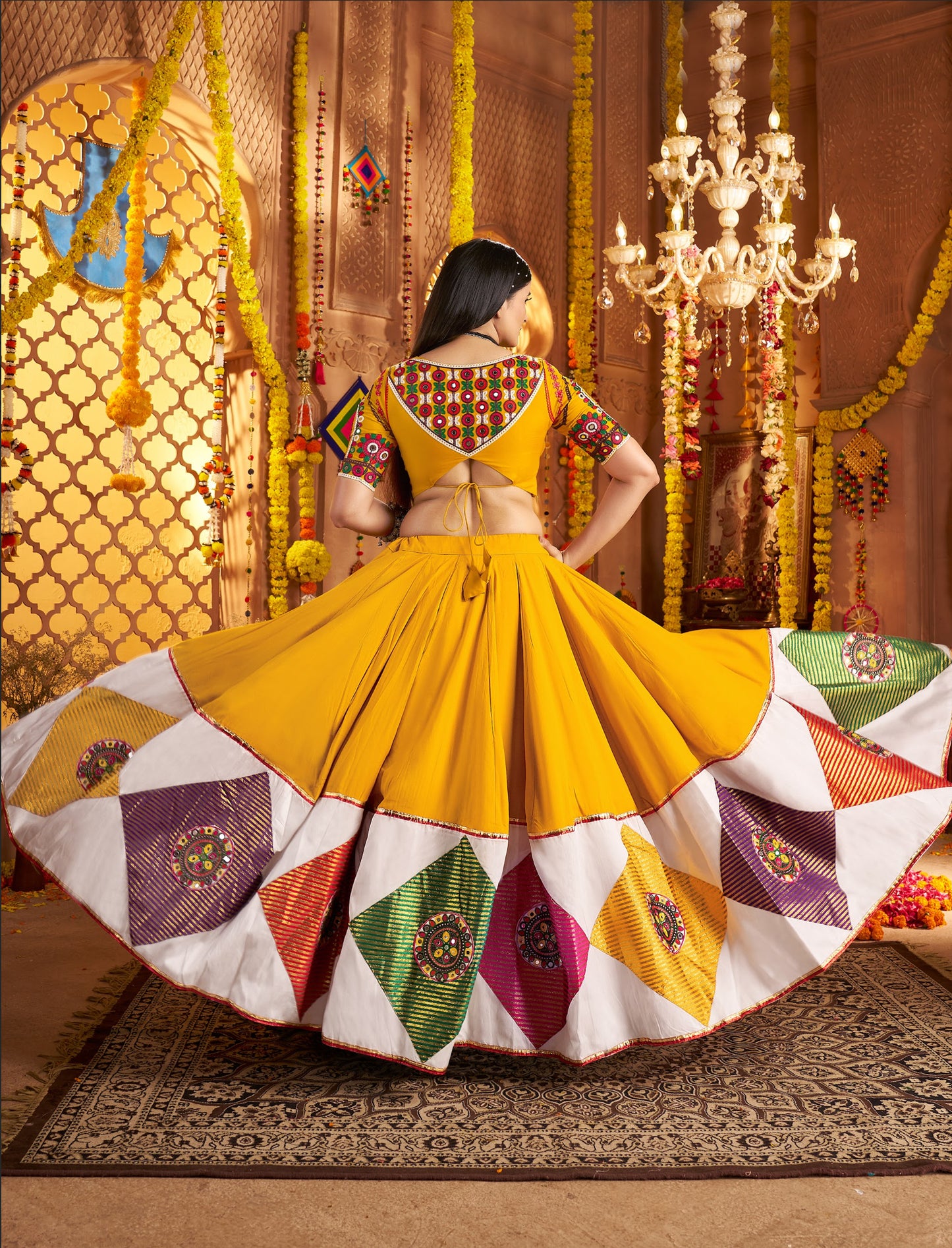 Lehenga de célébration Navratri jaune en viscose coton avec patchwork et travail de miroirs