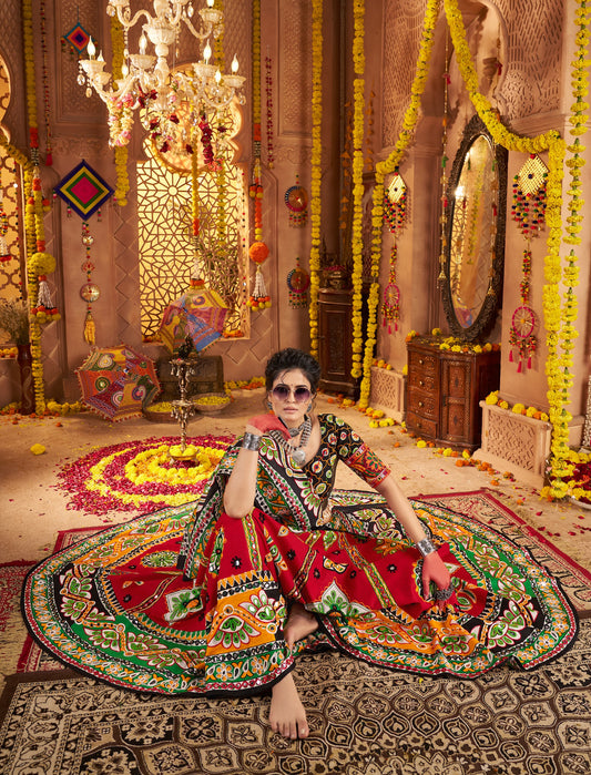 Lehenga de célébration Navratri rouge en coton pur avec patchwork et travail sur feuille métallique
