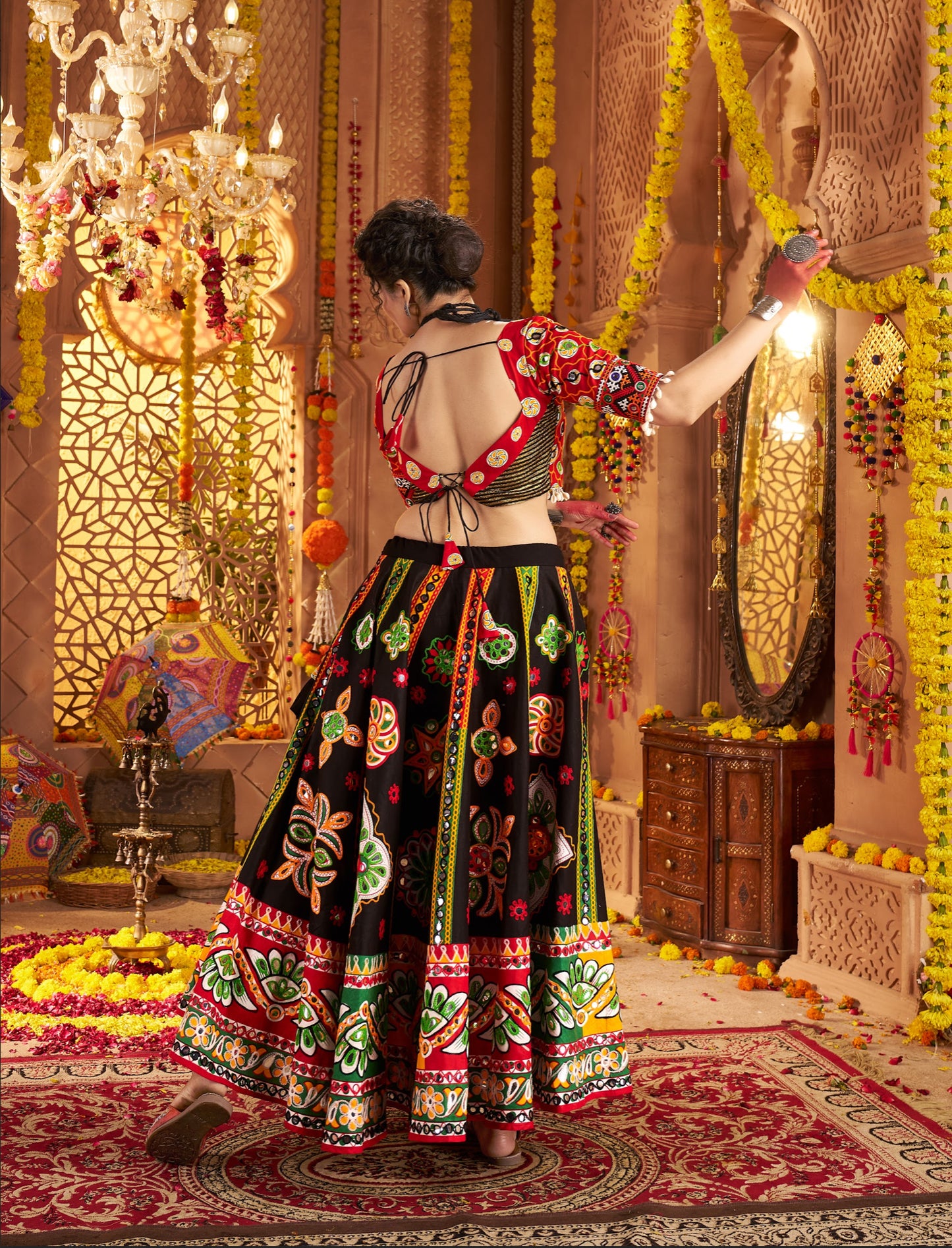 Eleganter rosa-grauer Braut-Lehenga mit Zarkan-Stickerei und Pailletten