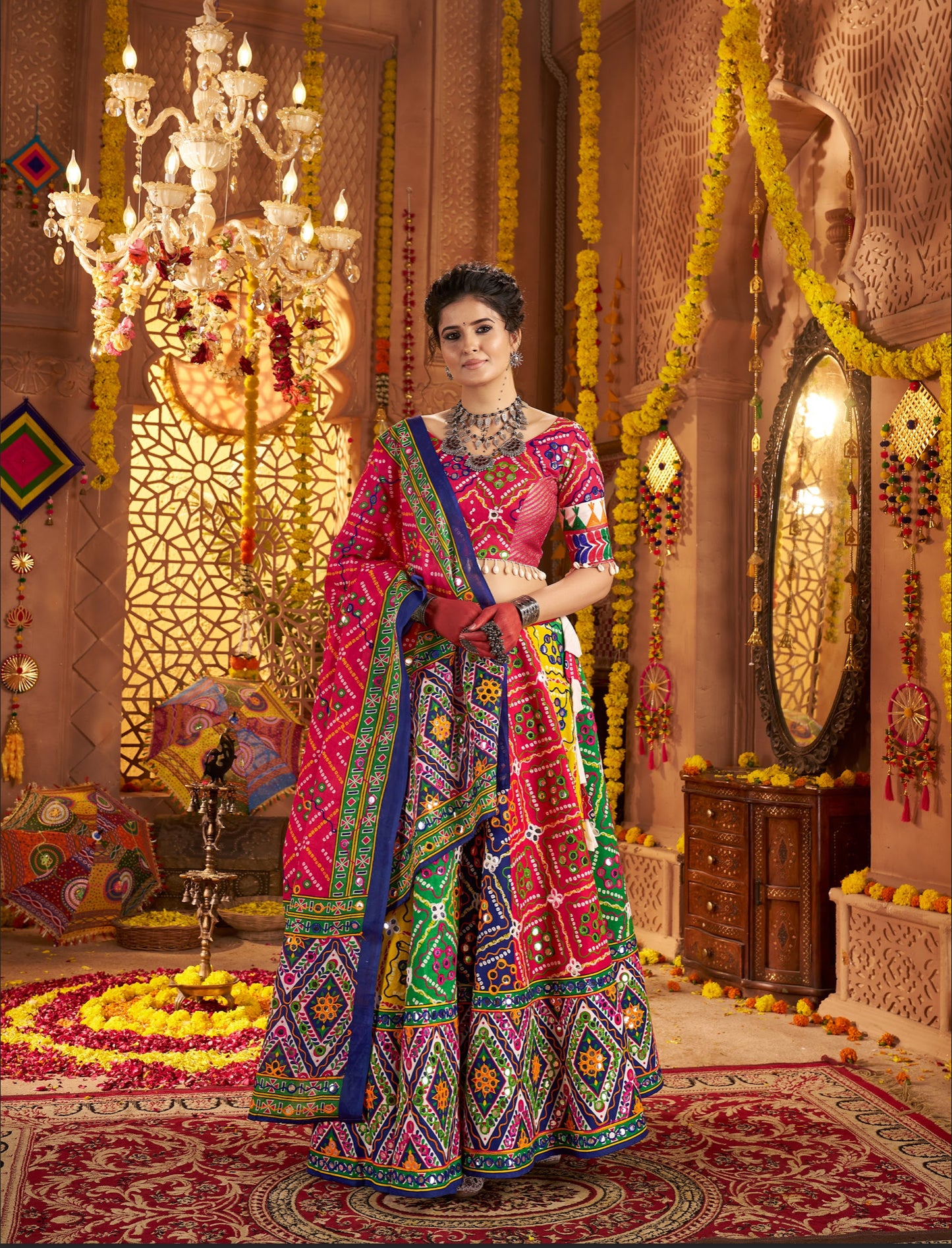 Eleganter rosa-grauer Braut-Lehenga mit Zarkan-Stickerei und Pailletten