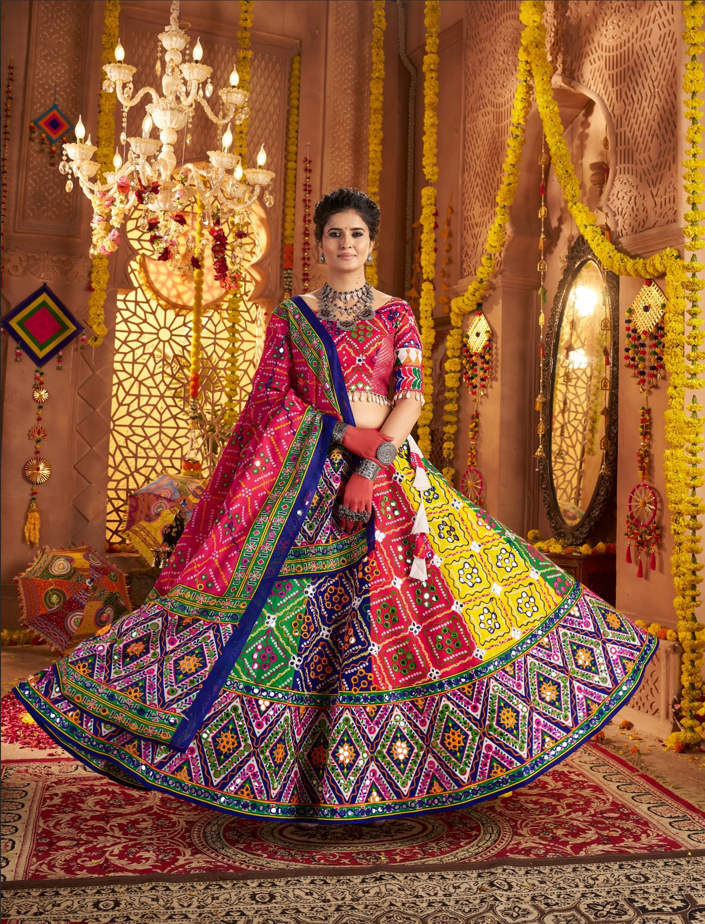 Eleganter rosa-grauer Braut-Lehenga mit Zarkan-Stickerei und Pailletten