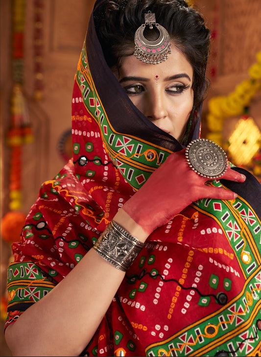 Lehenga de célébration Navratri vert multicolore en coton pur avec patchwork et travail sur feuille métallique