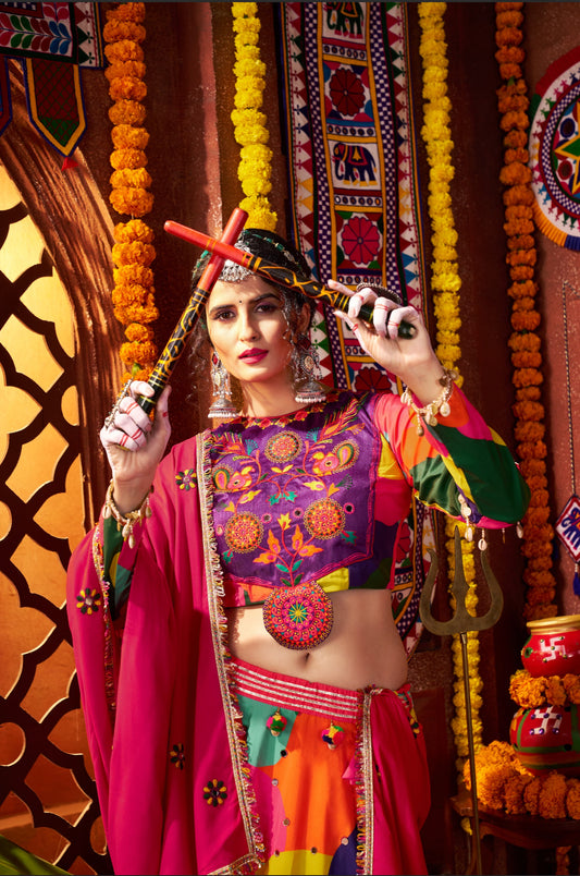 Lehenga de célébration Navratri rose fuchsia multicolore avec broderies et travail de miroirs en maslin