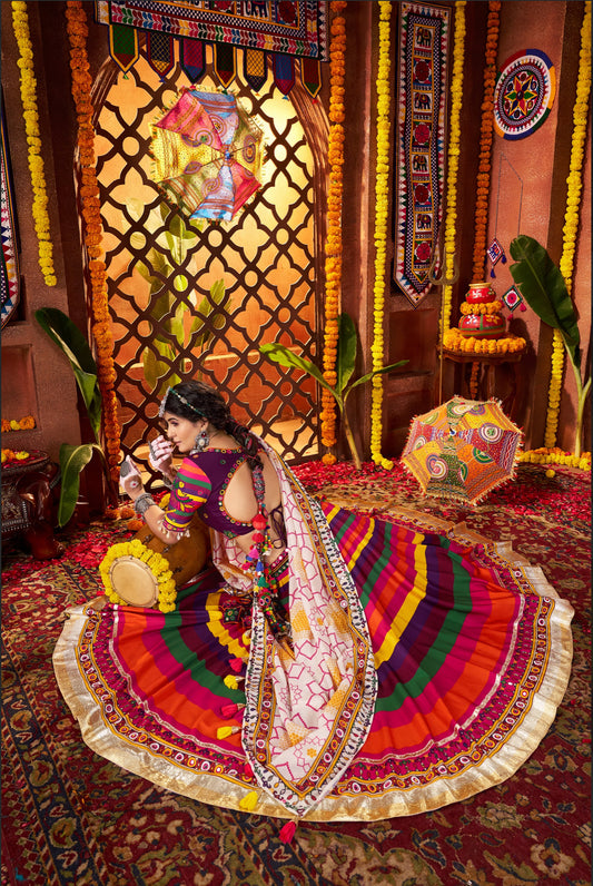 Lehenga de célébration Navratri violet multicolore avec broderies et travail de miroirs en maslin