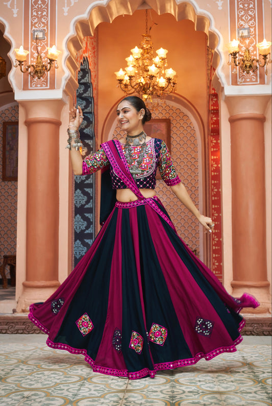 Lehenga de célébration Navratri rose fuchsia et noir multicolore avec broderies et travail de miroirs en viscose rayon