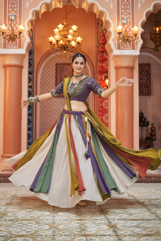 Lehenga de célébration Navratri violet mauve et beige multicolore avec broderies et travail de miroirs en viscose rayon
