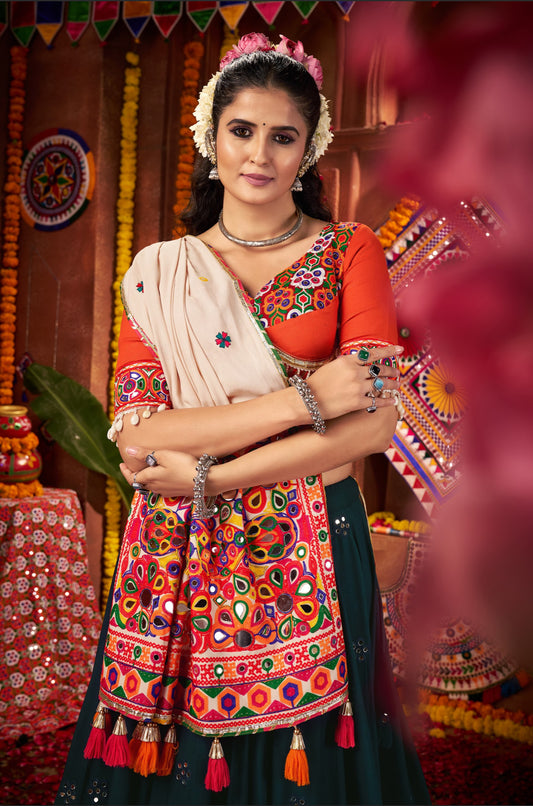 Lehenga de Navratri bleu canard et orange en viscose coton et travail kutchi