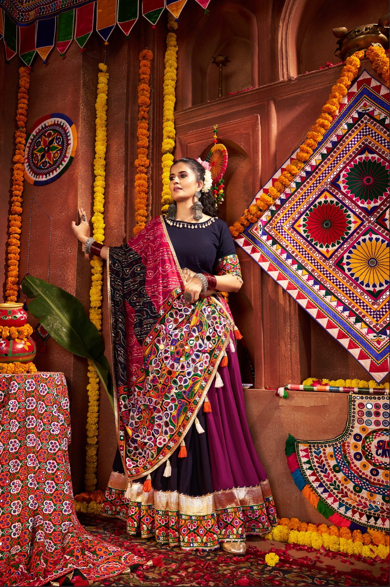 Lehenga de Navratri violet foncé et rose en viscose coton et travail kutchi