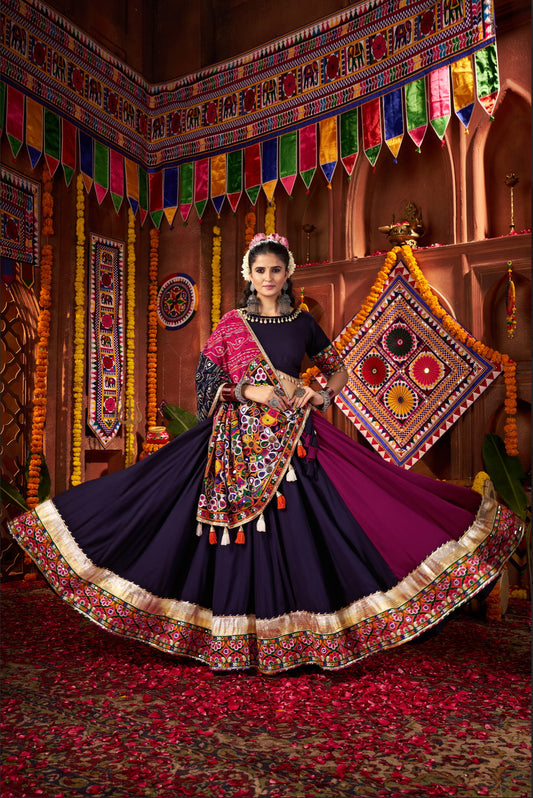 Lehenga de Navratri violet foncé et rose en viscose coton et travail kutchi