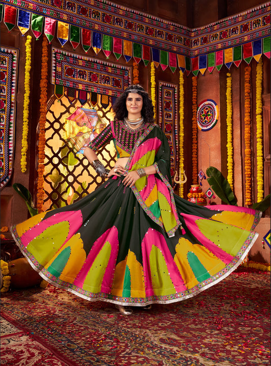 Lehenga de Navratri noir multicolore en soie gajji et broderies