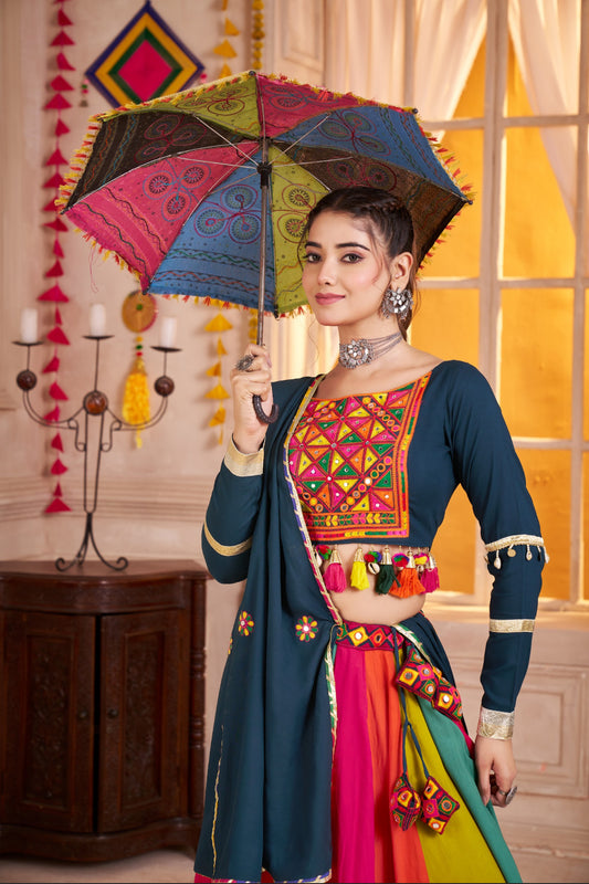 Lehenga de Navratri bleu canard multicolore en viscose coton avec pampilles en coton