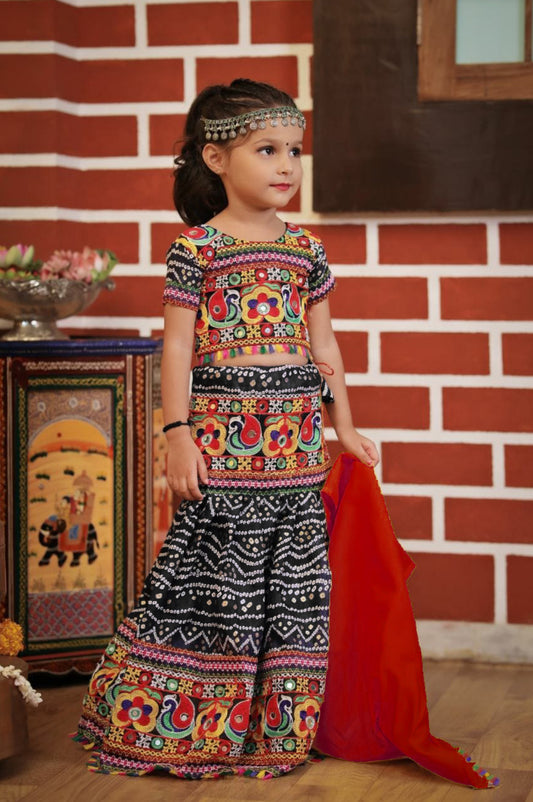 Lehenga de célébration Navratri noir multicolore et rouge en coton enfant