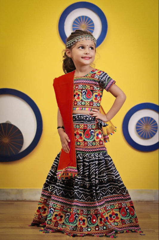 Lehenga de célébration Navratri noir multicolore et rouge en coton enfant