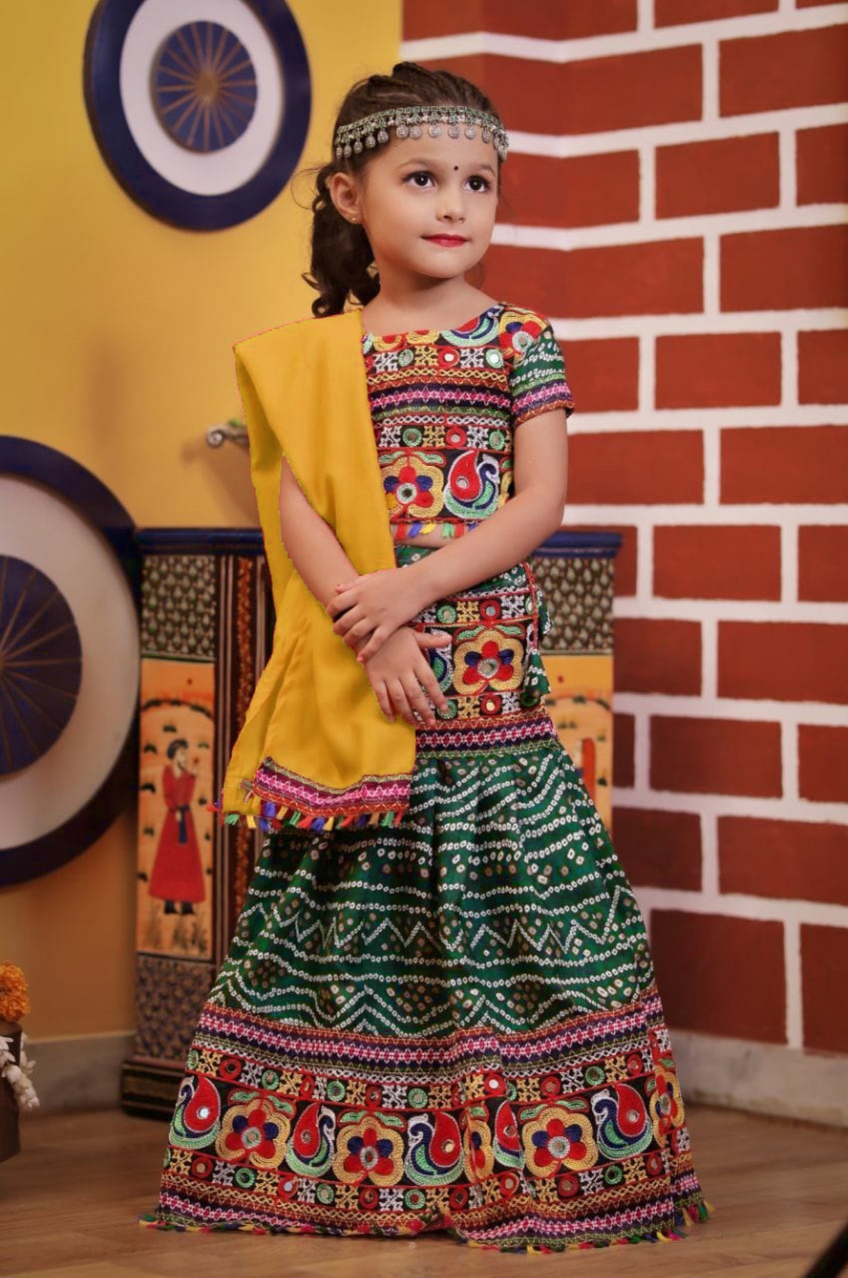 Lehenga de célébration Navratri vert multicolore et jaune en coton enfant