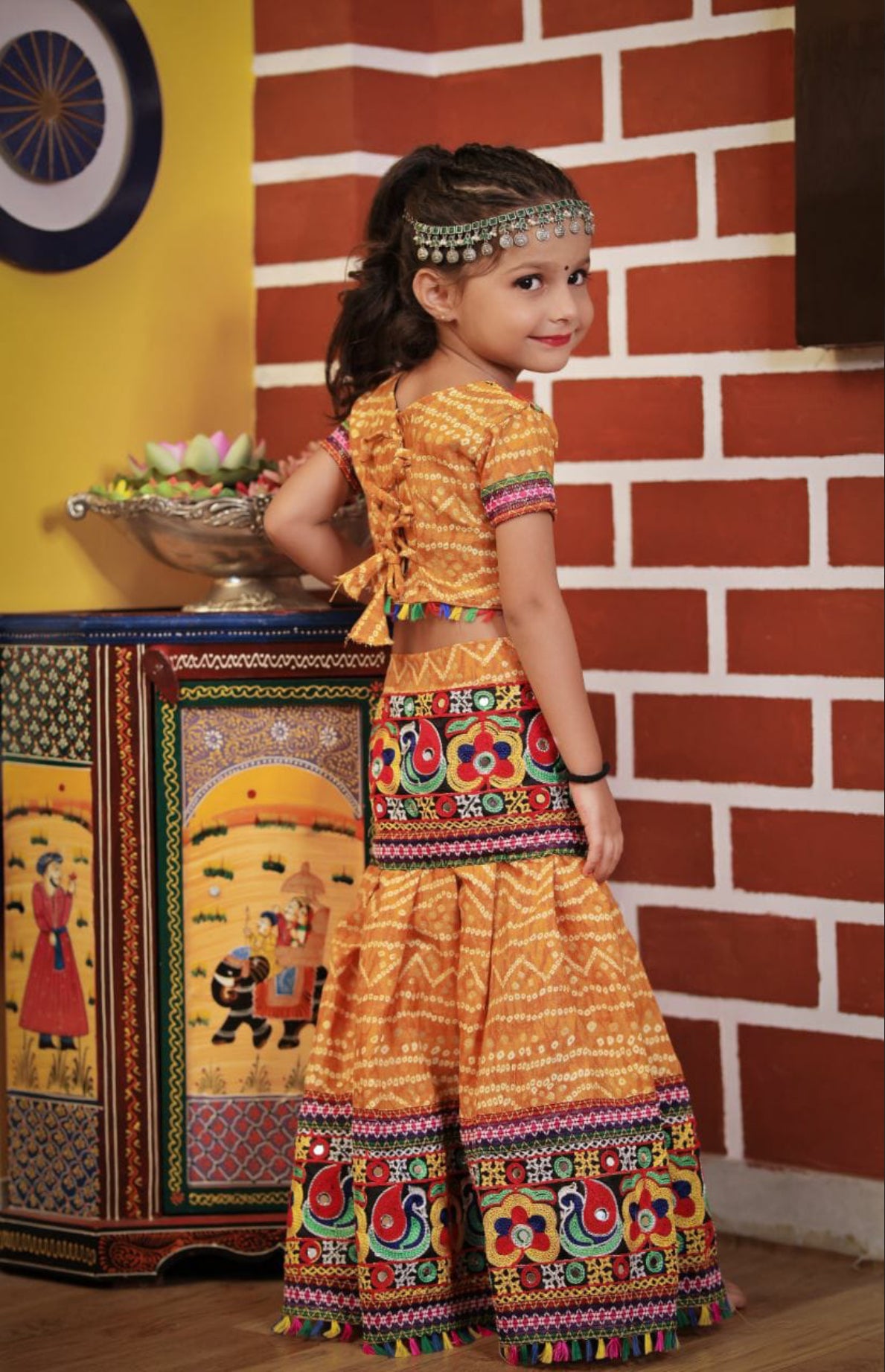 Lehenga de célébration Navratri multicolore jaune et bleu en coton enfant