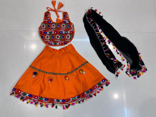Lehenga de célébration Navratri orange en soie artificielle avec pampilles multicolores enfant
