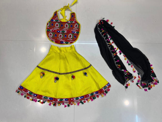 Lehenga de célébration Navratri jaune fluo en soie artificielle avec pampilles multicolores enfant