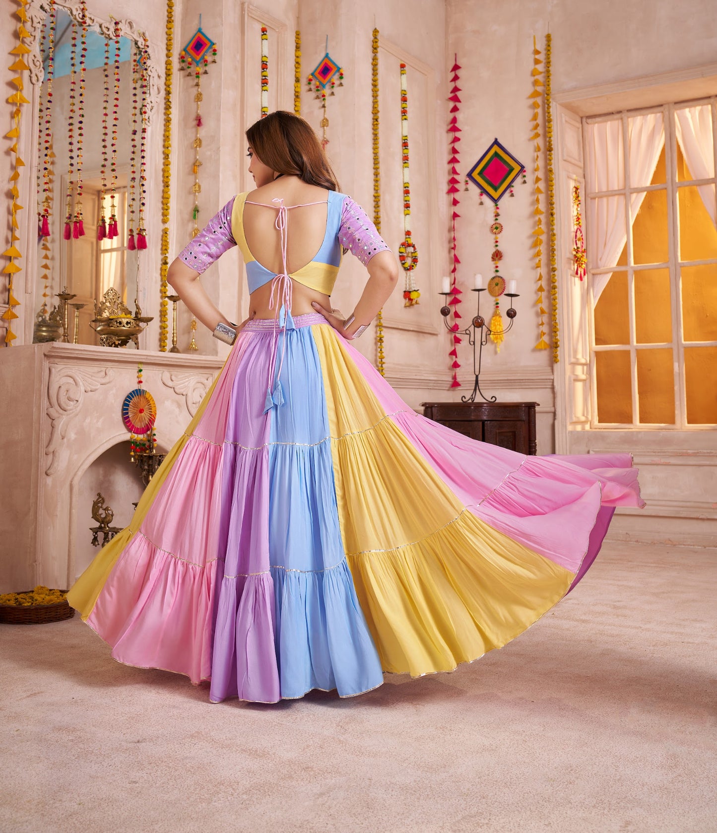 Lehenga de Navratri rose pastel multicolore en viscose coton avec travail kutchi