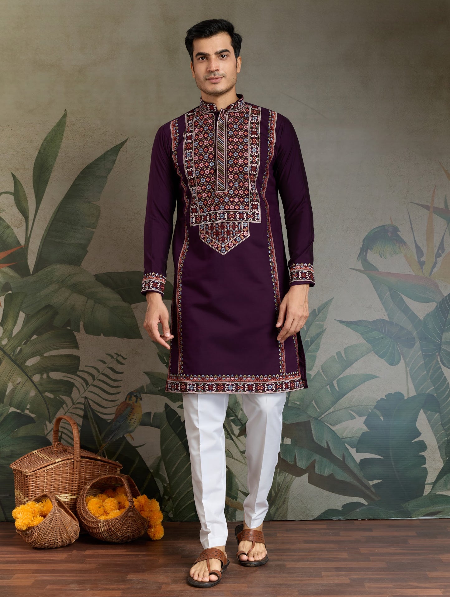 Kurta festif Homme violet foncé en soie viscose avec broderies