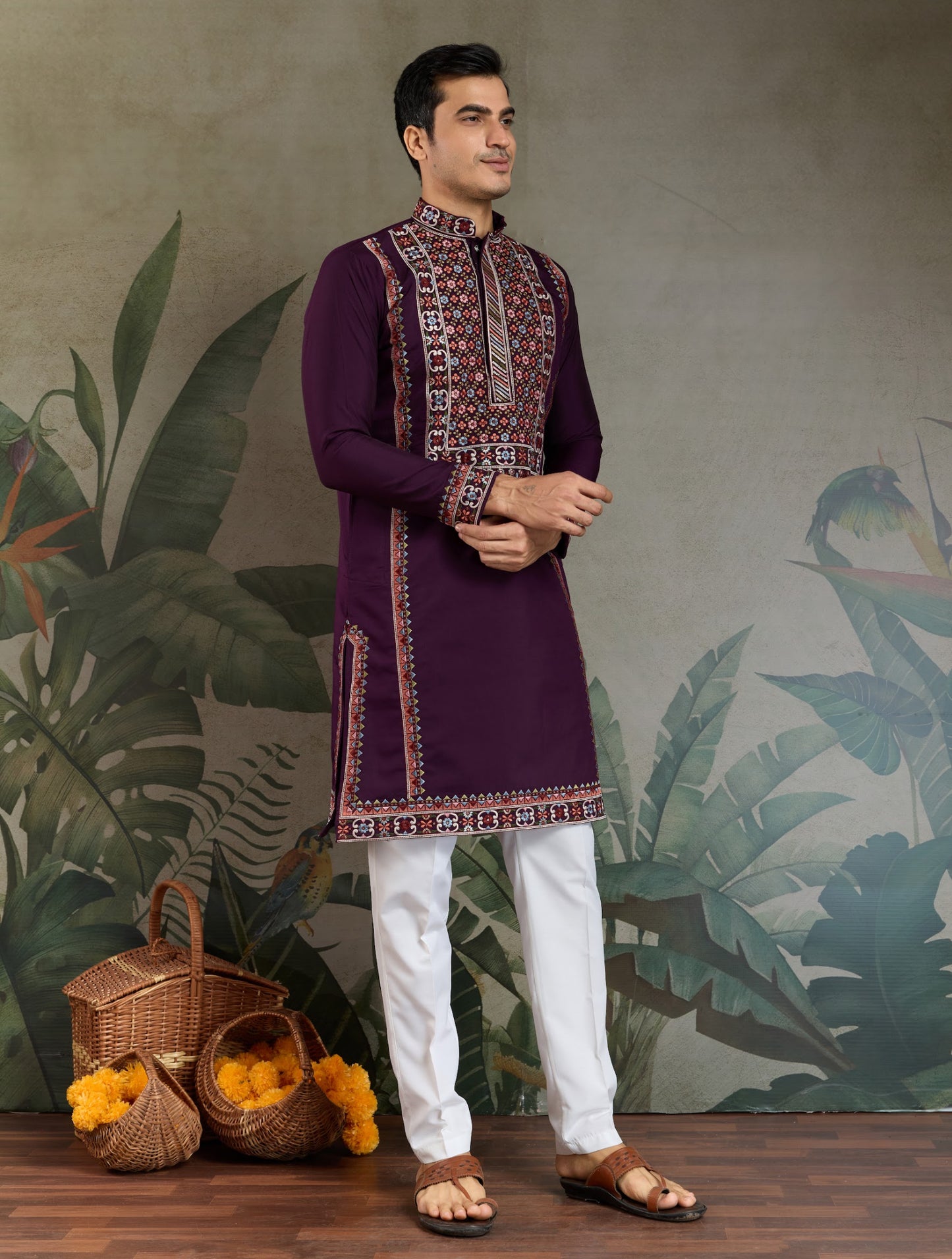 Kurta festif Homme violet foncé en soie viscose avec broderies