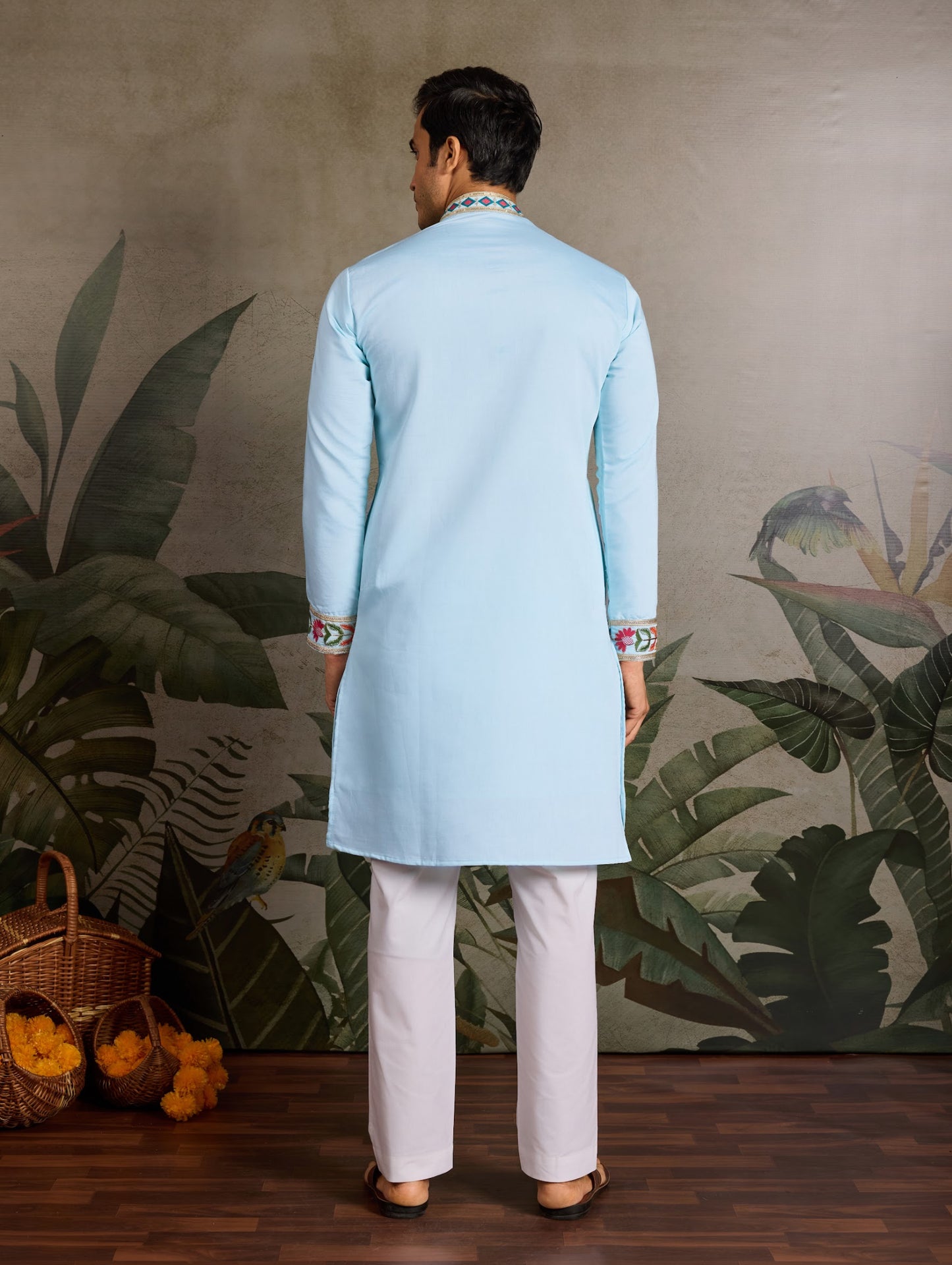 Himmelblaues Kurta mit Spiegelstickerei und Dupatta