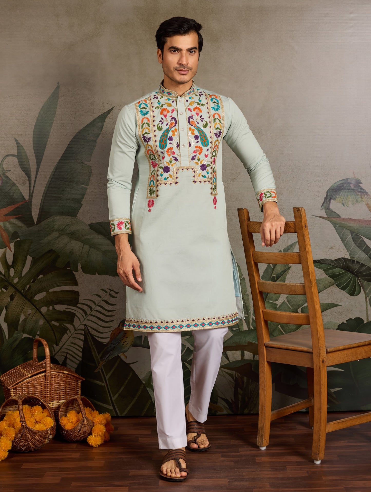 Himmelblaues Kurta mit Spiegelstickerei und Dupatta
