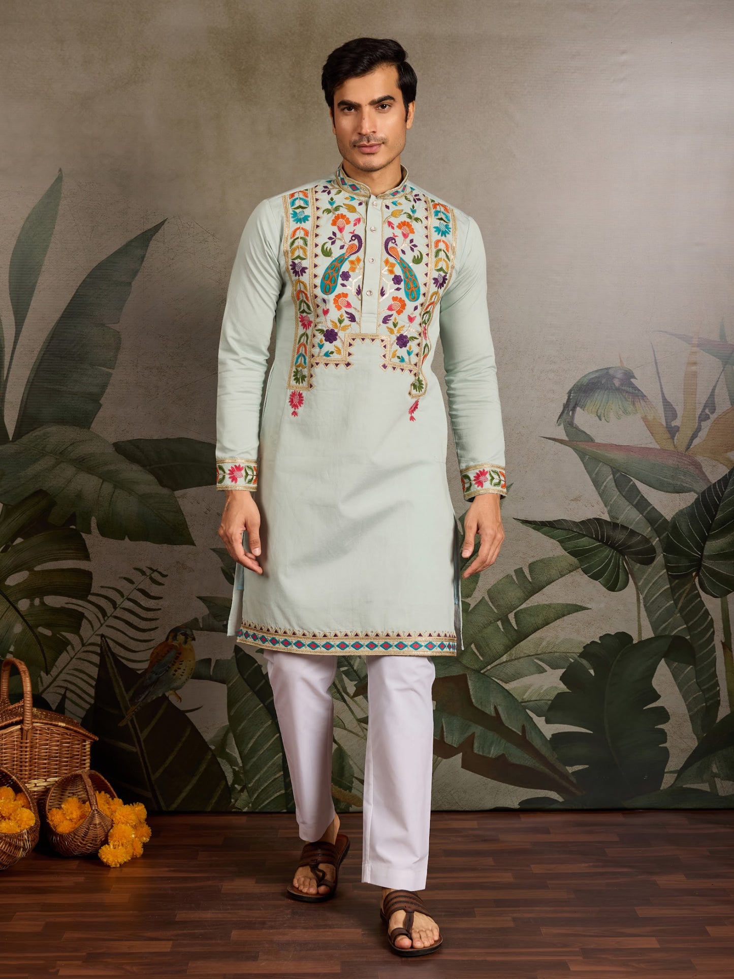 Himmelblaues Kurta mit Spiegelstickerei und Dupatta