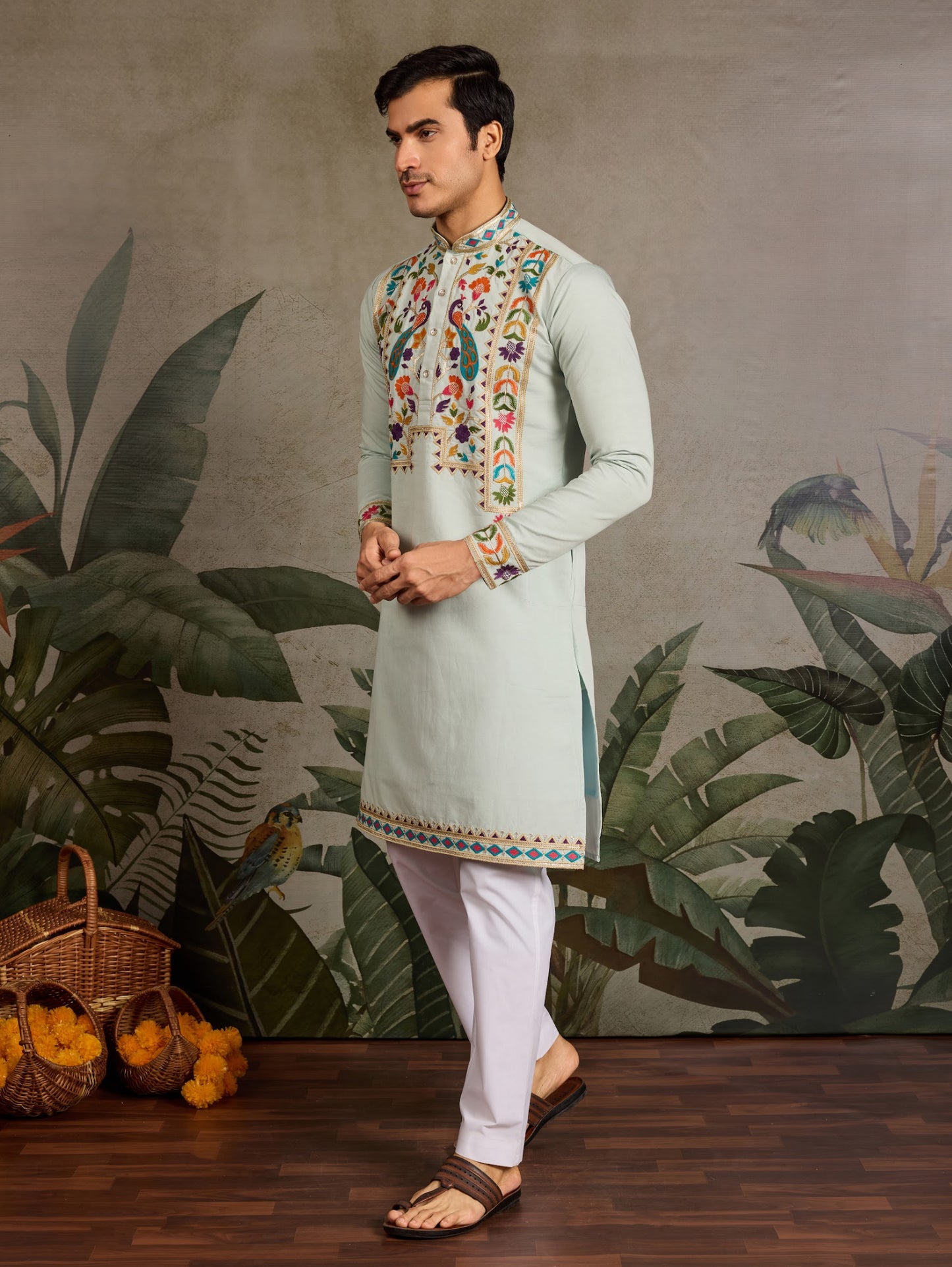 Himmelblaues Kurta mit Spiegelstickerei und Dupatta