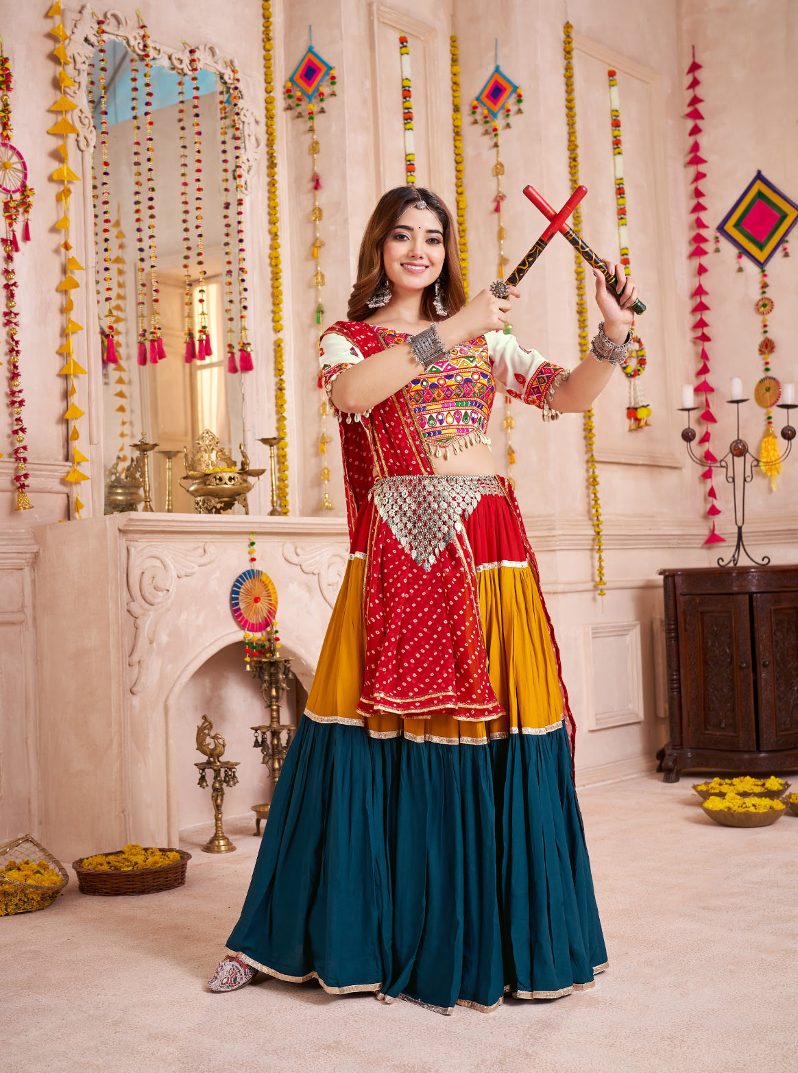 Eleganter rosa-grauer Braut-Lehenga mit Zarkan-Stickerei und Pailletten