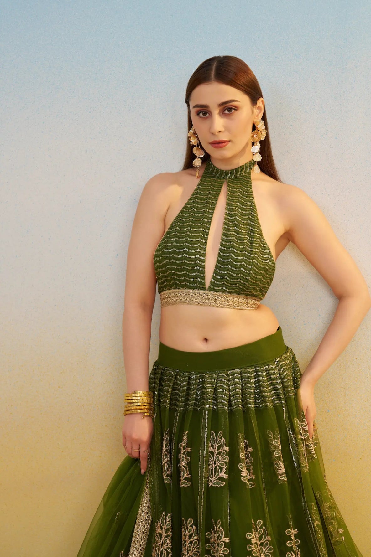 Eleganter rosa-grauer Braut-Lehenga mit Zarkan-Stickerei und Pailletten