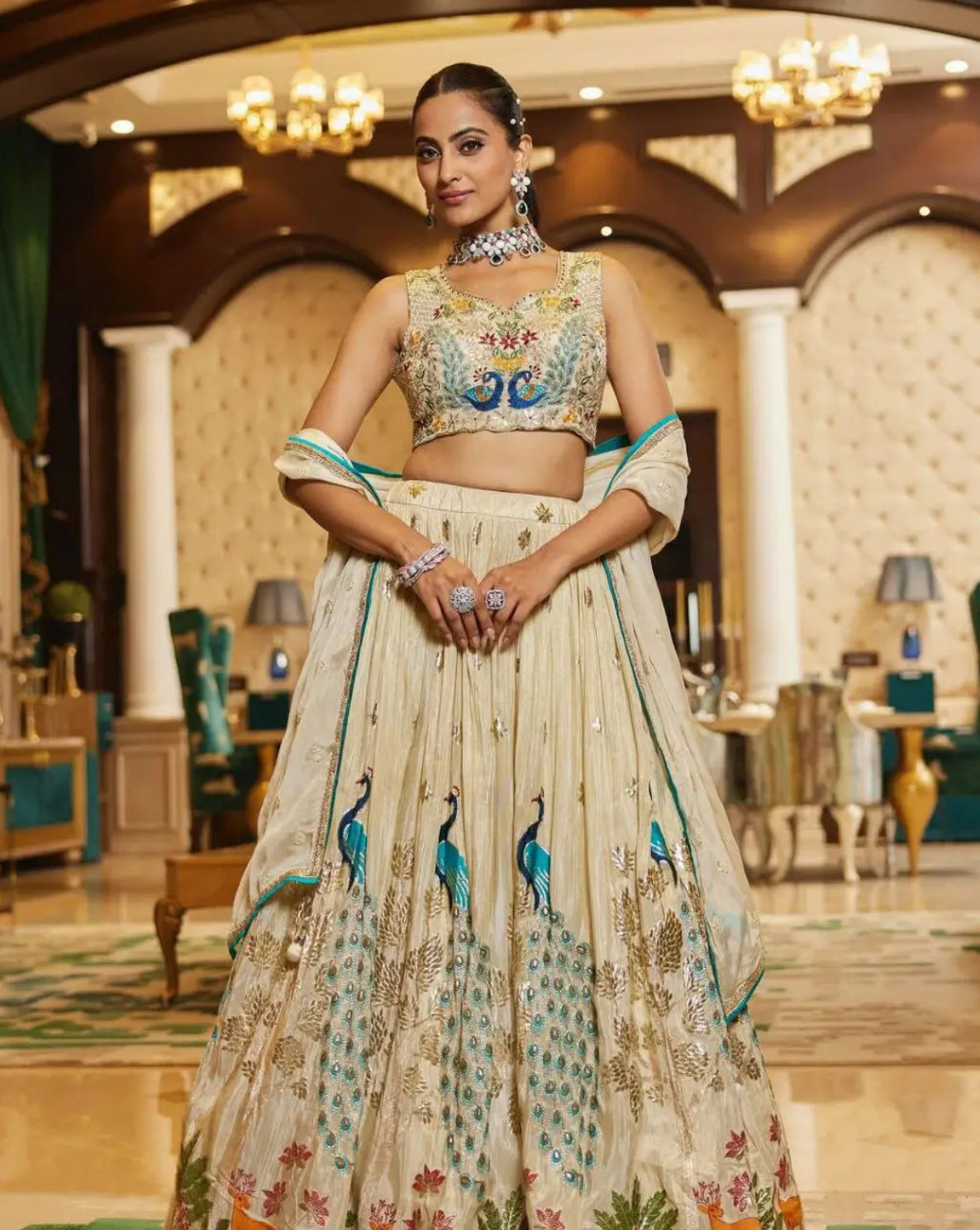 Eleganter rosa-grauer Braut-Lehenga mit Zarkan-Stickerei und Pailletten