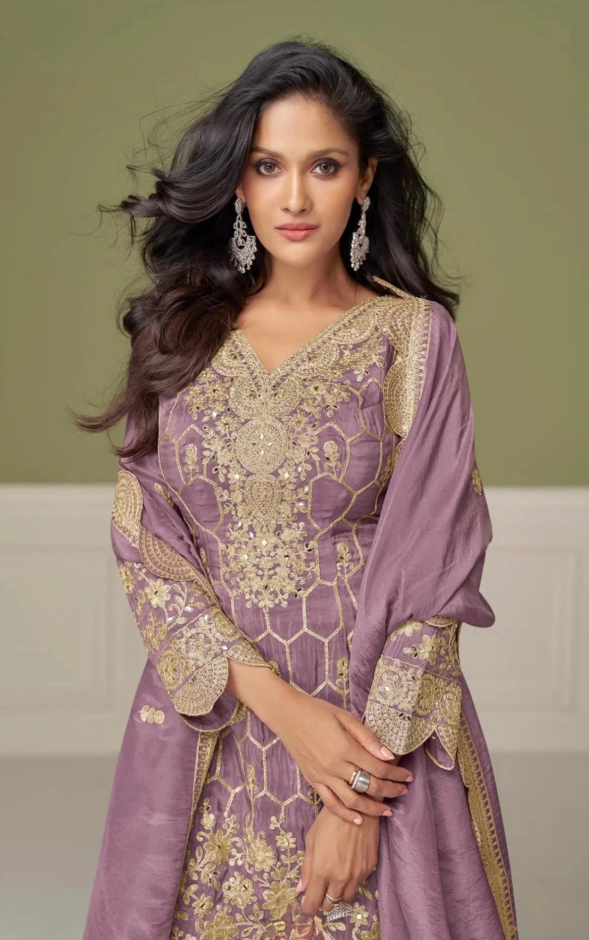 Ensemble Salwar Sharara violet lilas en soie avec broderies et miroirs COLLECTION MEHEK
