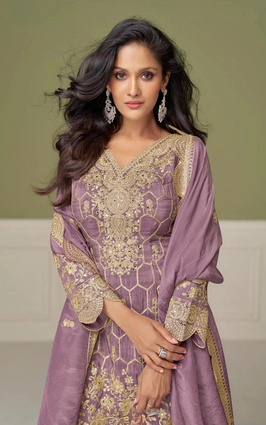 Ensemble Salwar Sharara violet lilas en soie avec broderies et miroirs COLLECTION MEHEK