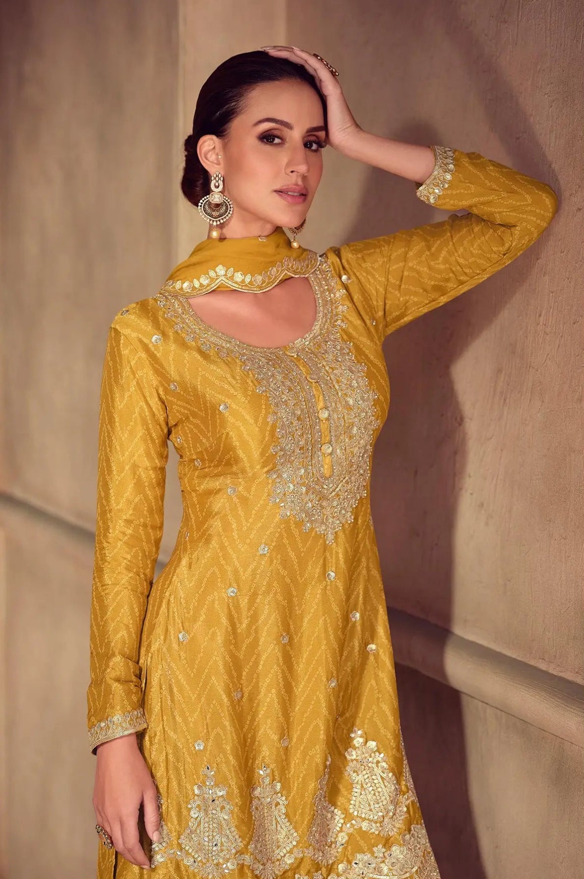 Ensemble Palazzo en soie Chinon jaune doré avec imprimés et broderies