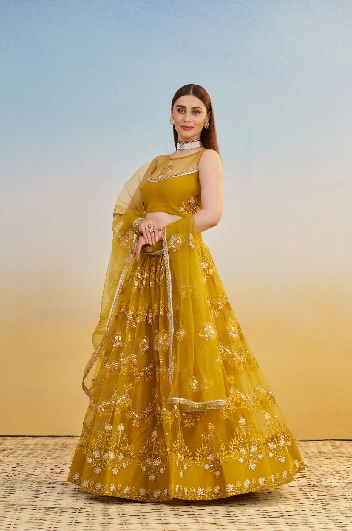 Lehenga Jaune Clair en tulle avec broderies et sequins brillants festif COLLECTION LARA