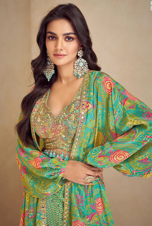 Ensemble Indo-Occidental avec Shrug en Soie Chinon Vert Aqua Multicolore avec Imprimés, Broderies et Finitions Artisanales COLLECTION SAYANI