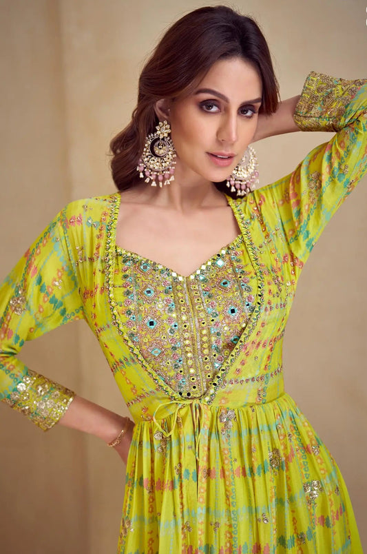 Ensemble Indo-Occidental avec Shrug en Soie Chinon Jaune Citron Vert Multicolore avec Imprimés, Broderies et Finitions Artisanales COLLECTION SAYANI