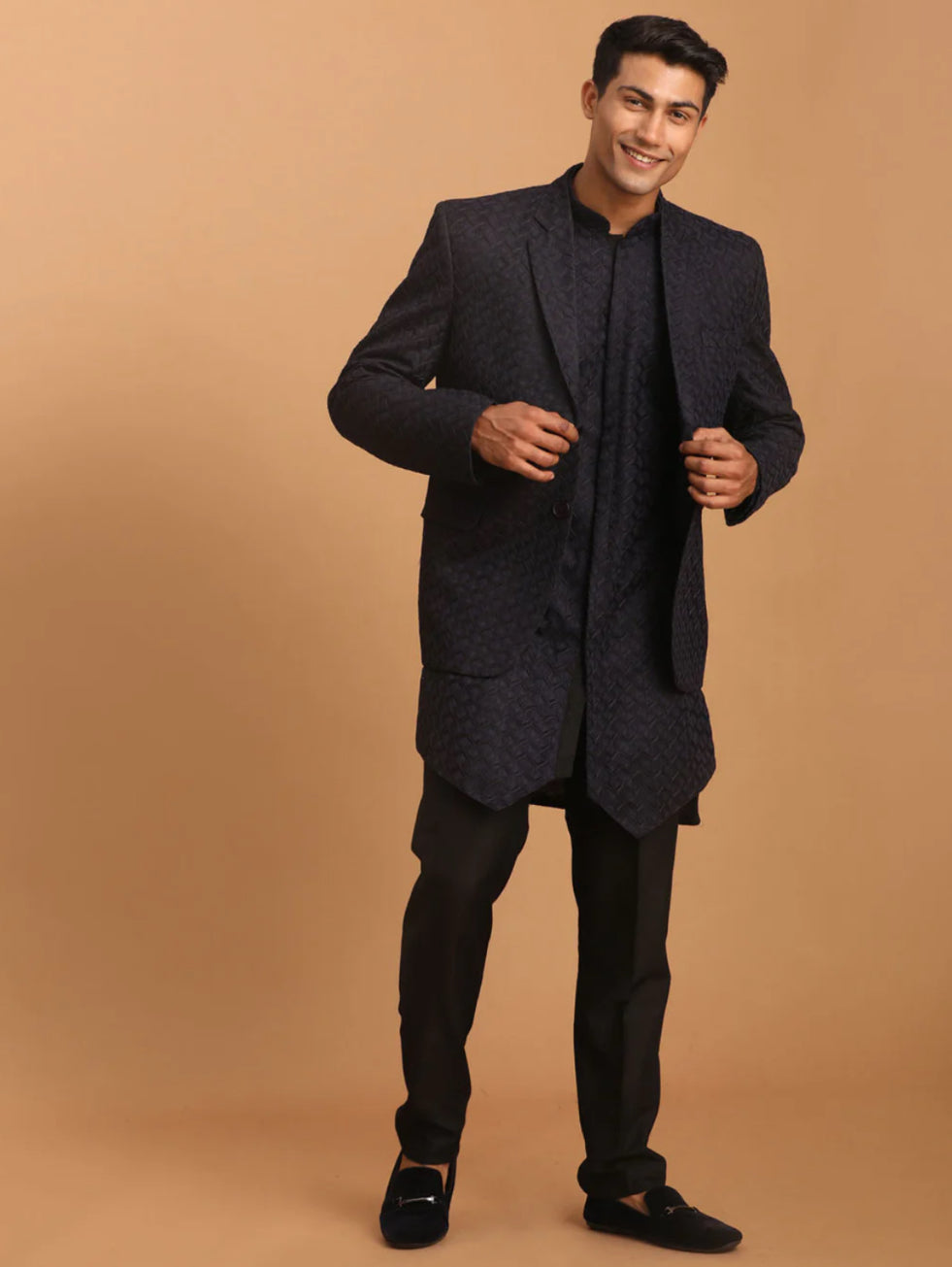 Ensemble Kurta avec Blazer bleu marine en soie mélangée