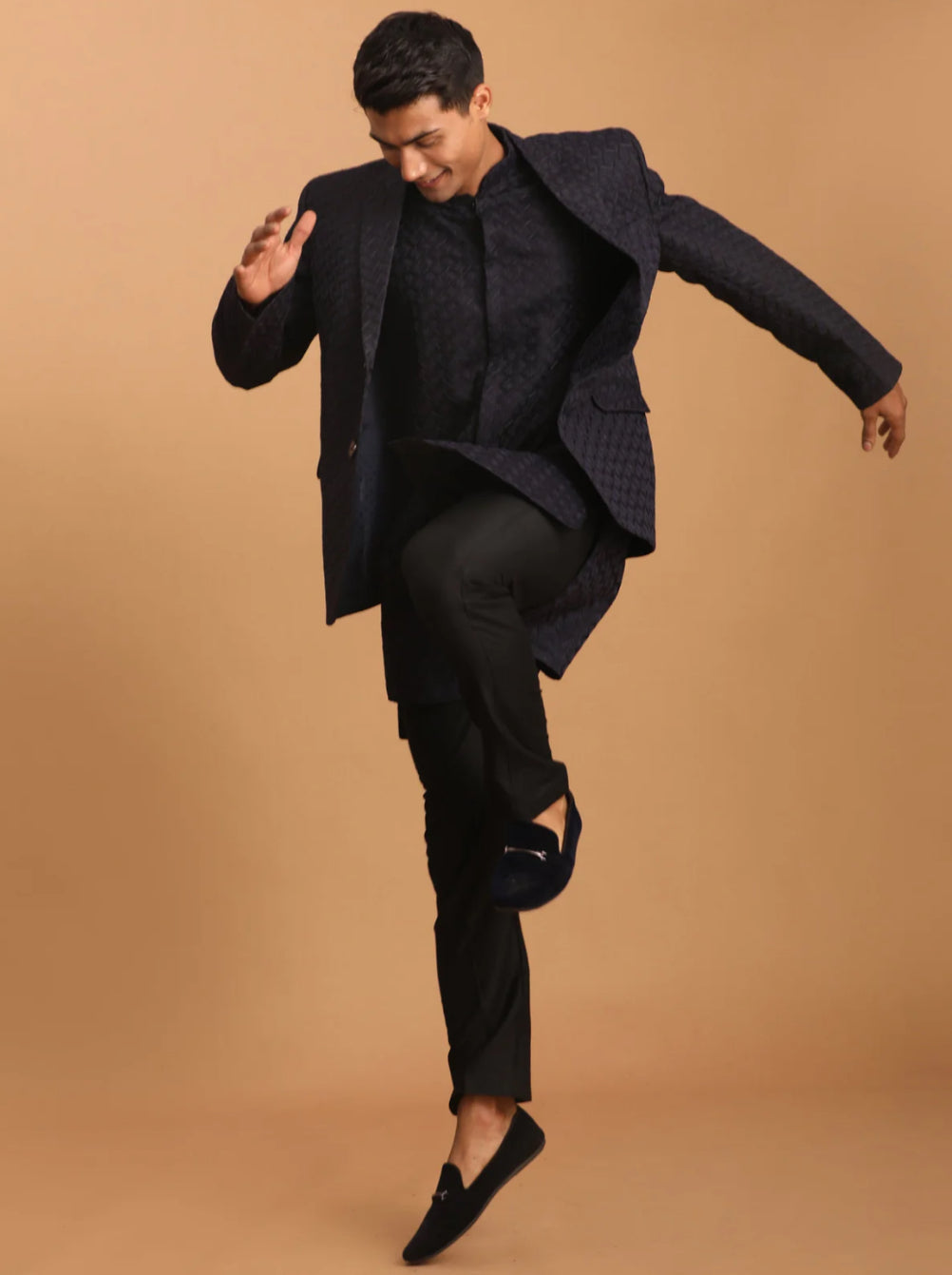 Ensemble Kurta avec Blazer bleu marine en soie mélangée